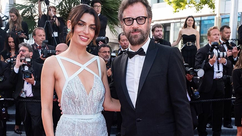 Τόνια Σωτηροπούλου – Κωστής Μαραβέγιας: Λαμπερή εμφάνιση στο κόκκινο χαλί του Φεστιβάλ των Καννών